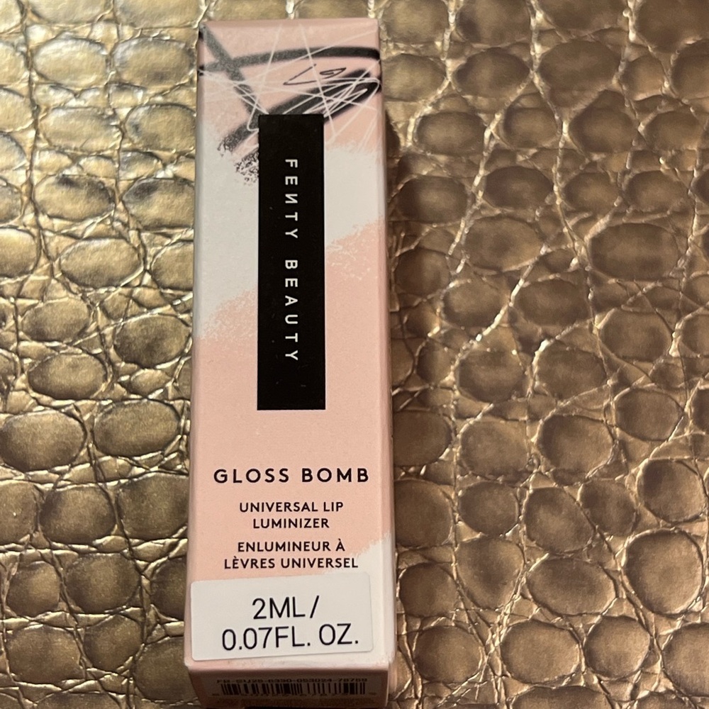 NWT Fenty Beauty Gloss Bomb Universal Lip Luminizer in Fussy Travel 2 ml